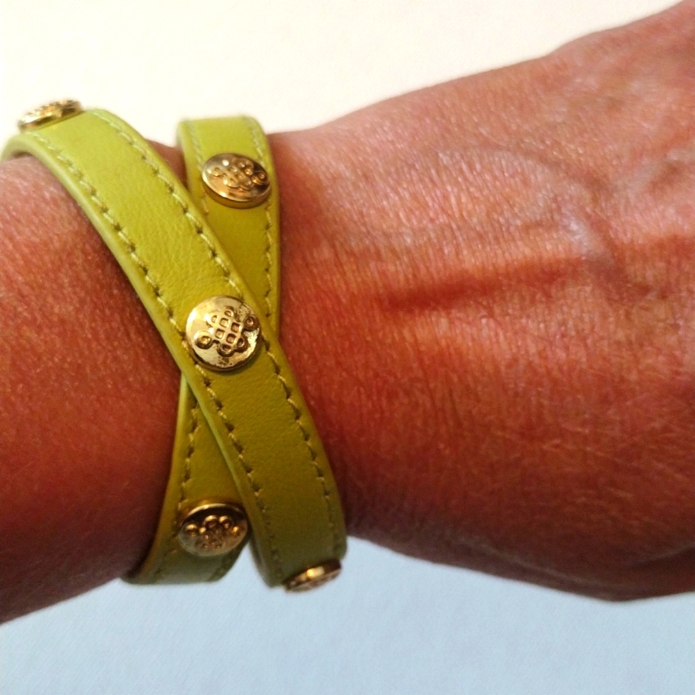 Guang Tong leather and gold bracelet.